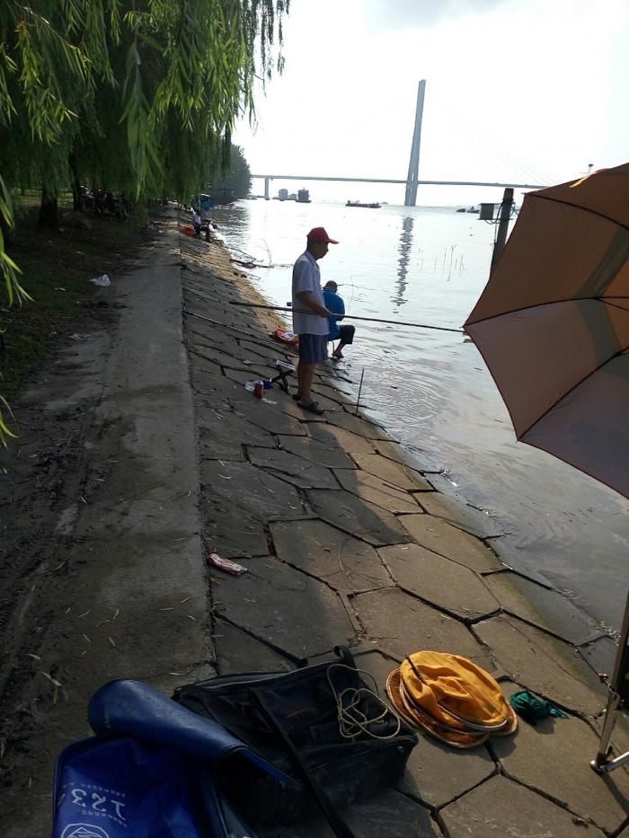 金安闸口外江江边市民广场