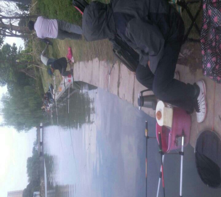 祥园路与莫干山路交叉口河道