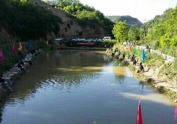 龙湖山庄垂钓园