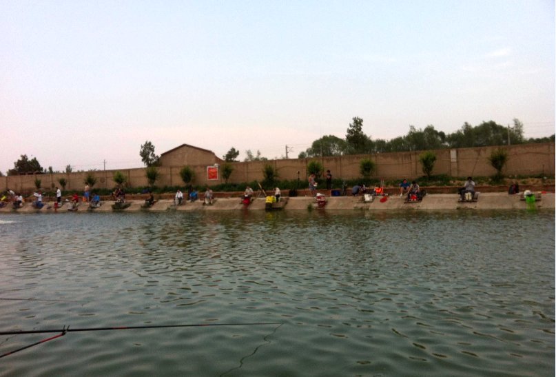 东方红休闲垂钓园