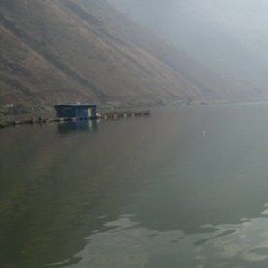 ​蛮板大桥钓棚