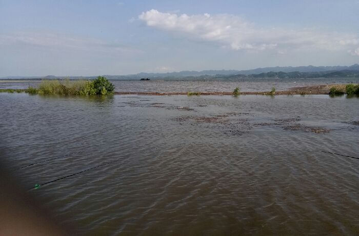 老城镇，丹江河上自由台钓