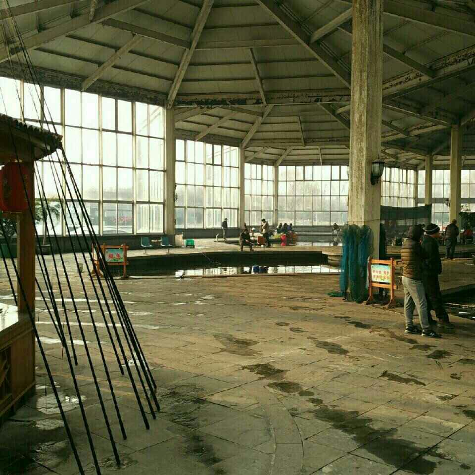 红栌温泉山庄垂钓宫