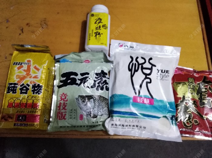 这也是野钓这款搓或拉饵，水比和上面一样。