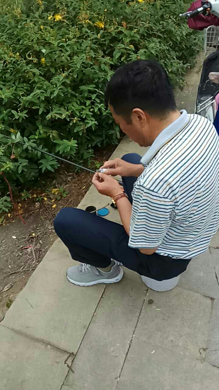 萍水东街边小河