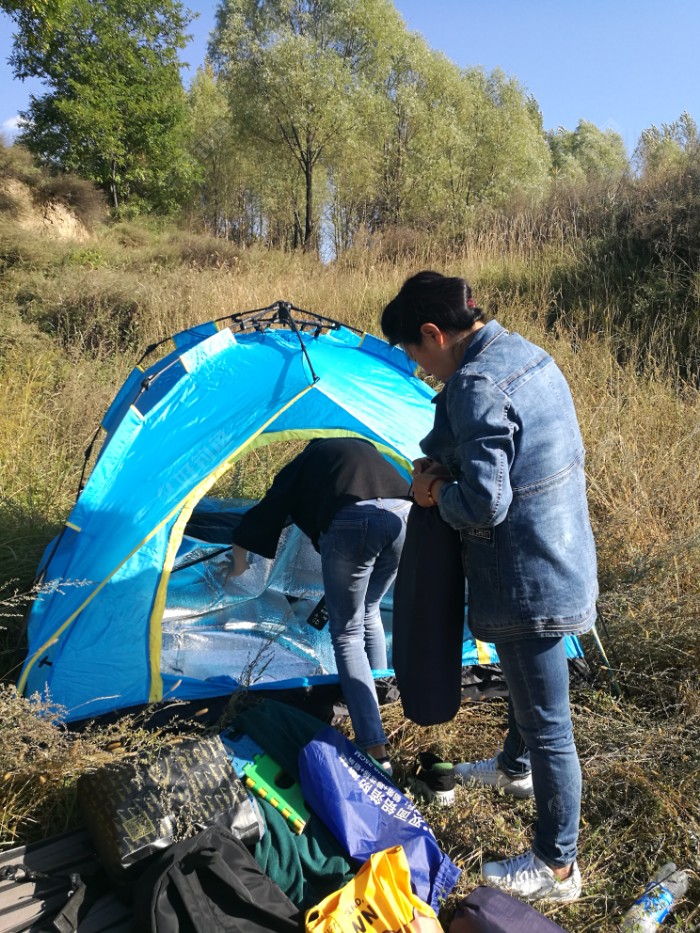 三下五除二水边营地建设完毕……