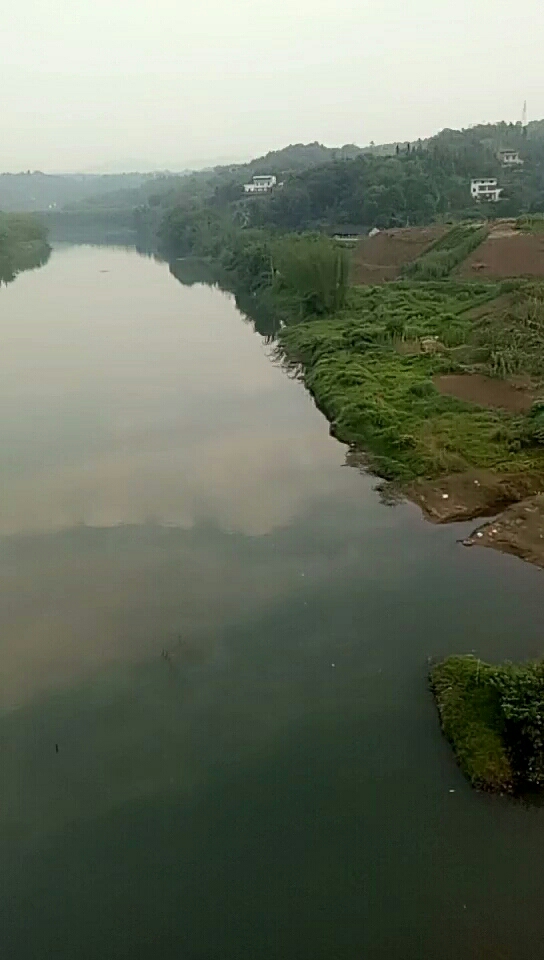 护国新桥往上面走水深有三米多