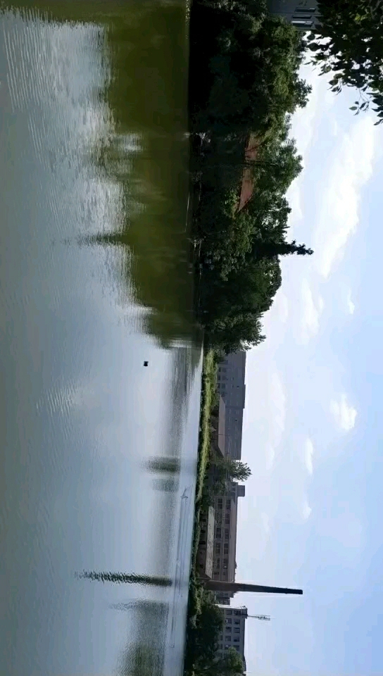 吕南宅路边水库