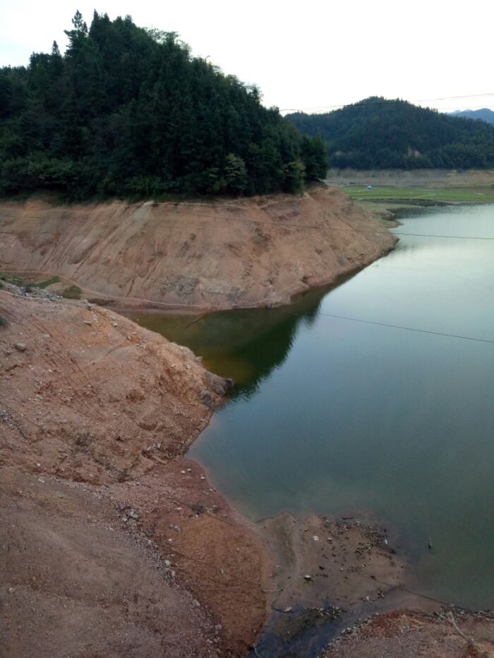 水库缺水呼应大家节约用水