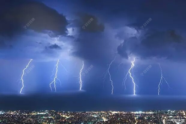 刮大风下大雨打雷